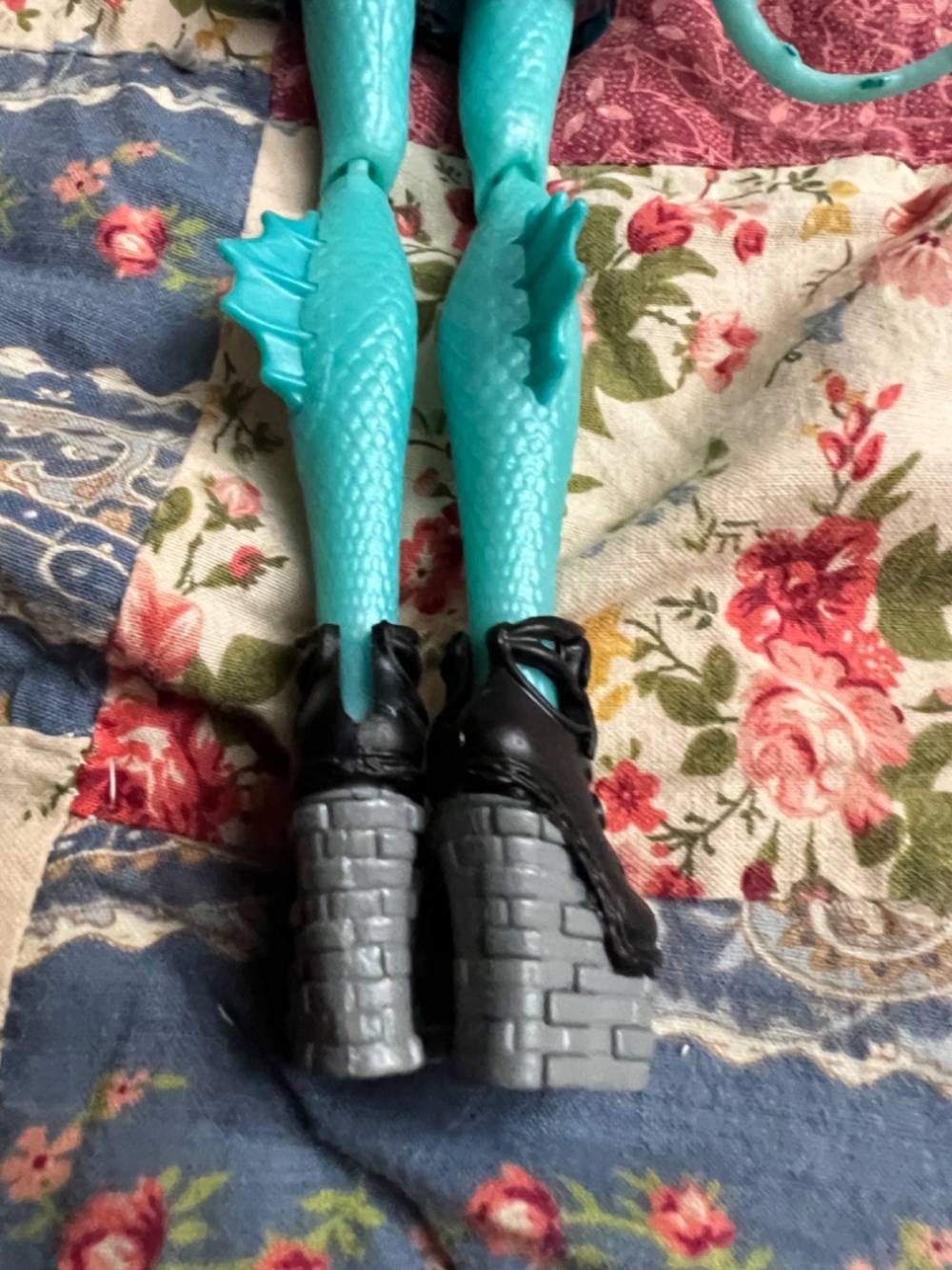 Lorna monster high doll - Picture 7 of 9
